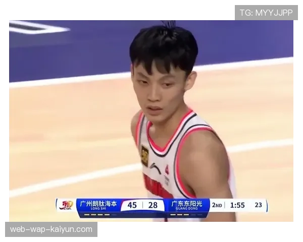 徐杰控场能力进阶 场均7.5助攻成广东进攻发起点 徐杰控场能力进阶 场均7.5助攻成广东进攻发起点